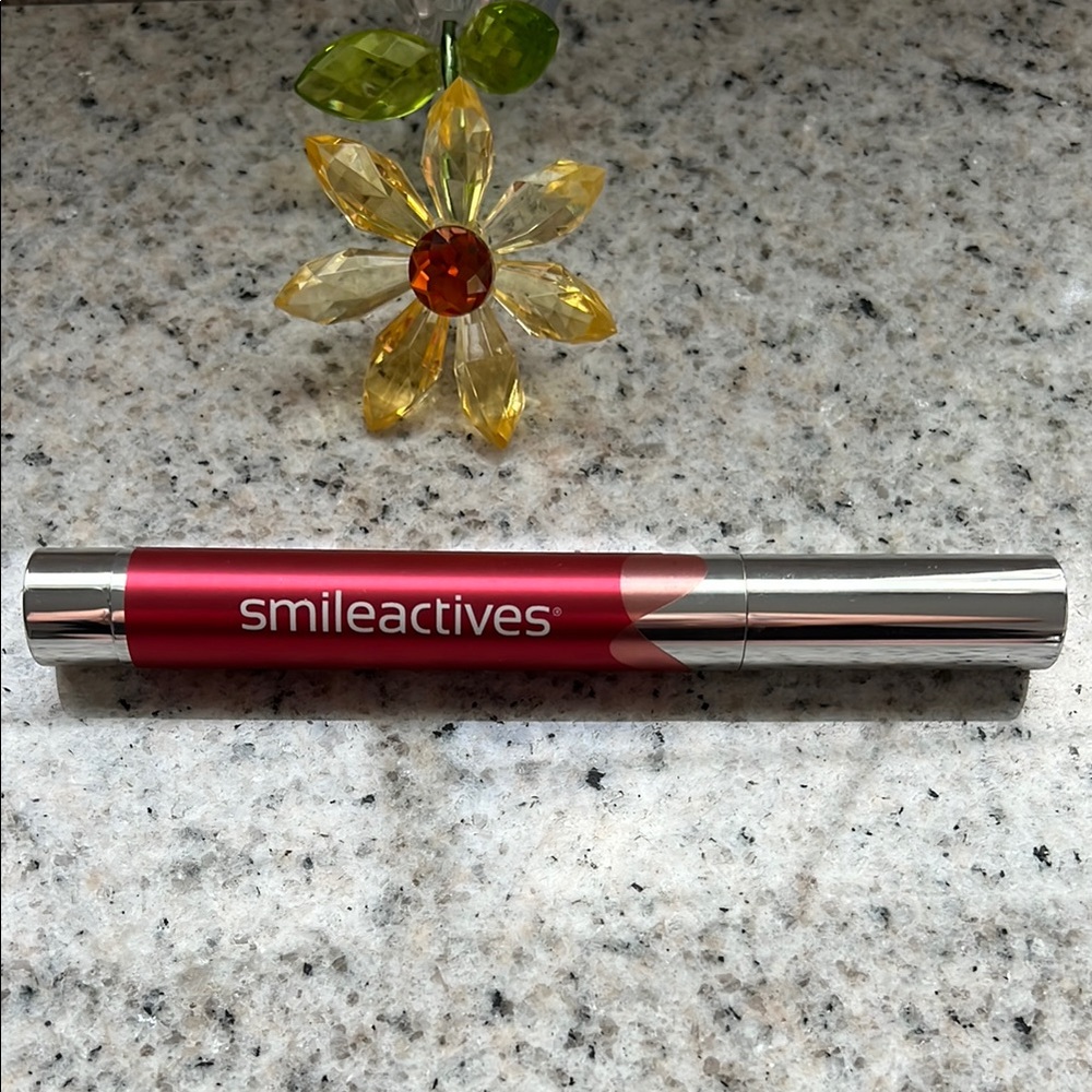 Smileactives Raspberry flavored Advanced Teeth Whitening Pen .11 OZ - NEW